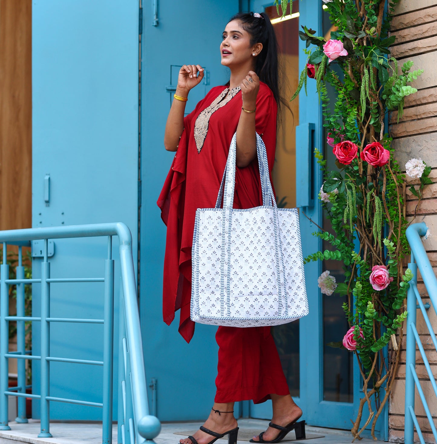 White and blue handbag for errands